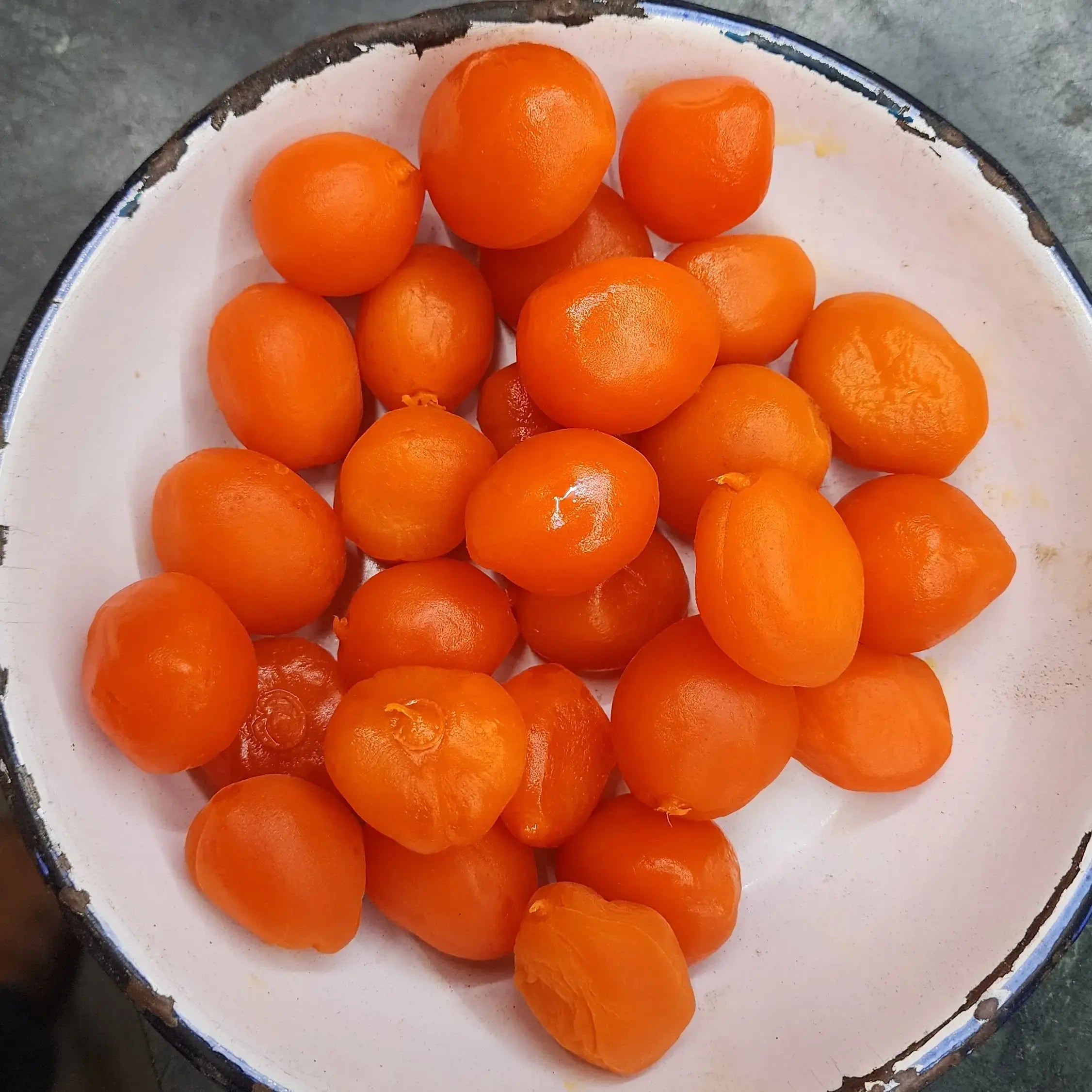 Red Peach લાલ પીચ
